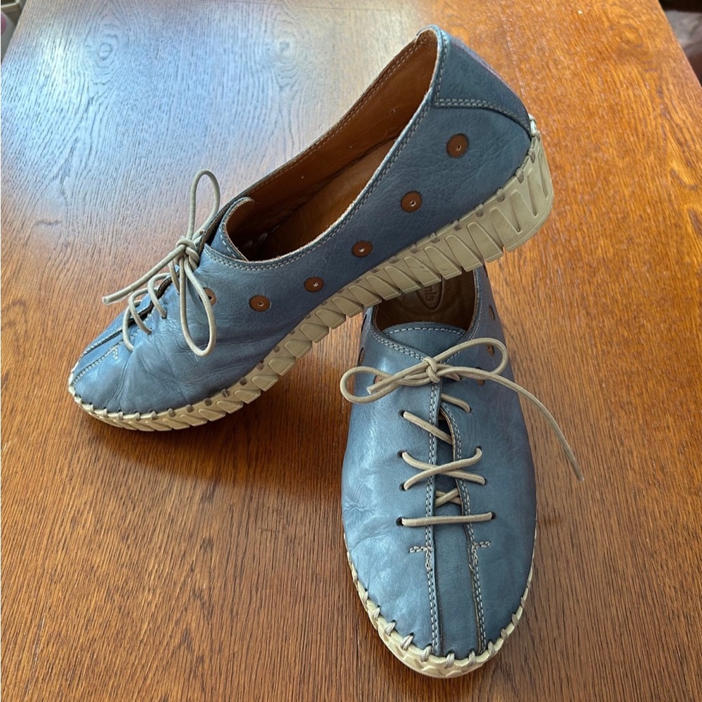 Sheridan Mia (Anthropologie)Italian Blue Leather Flats with Tan Accents. Size 41